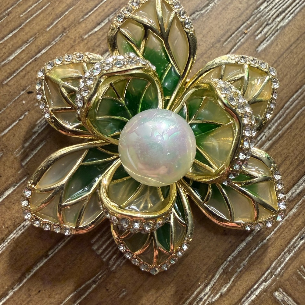 Elegant Gold and Green Floral Brooch